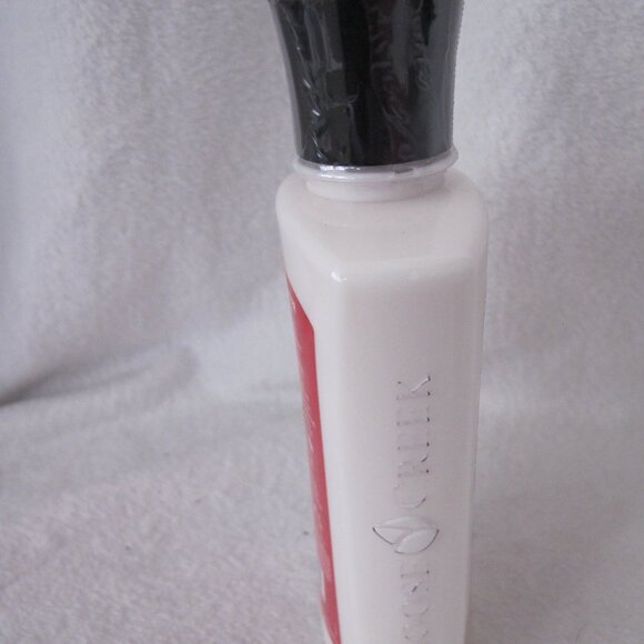 NEW - Goose Creek Apple Pom Twister Lotion - Picture 6 of 9